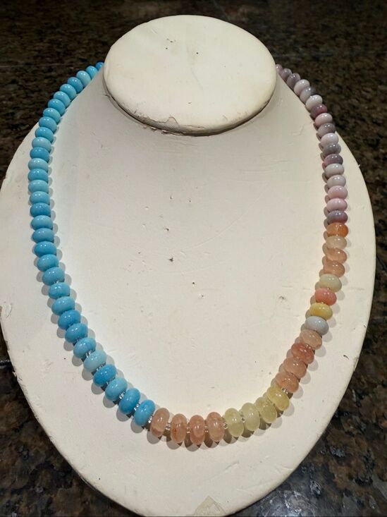 No Brand Jewelry - NWOT boutique beaded necklace